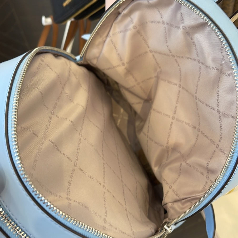 MICHAEL KORS Jaycee Medium Ombré Signature Logo Backpack
Light Sky
NWT - Picture 14 of 16